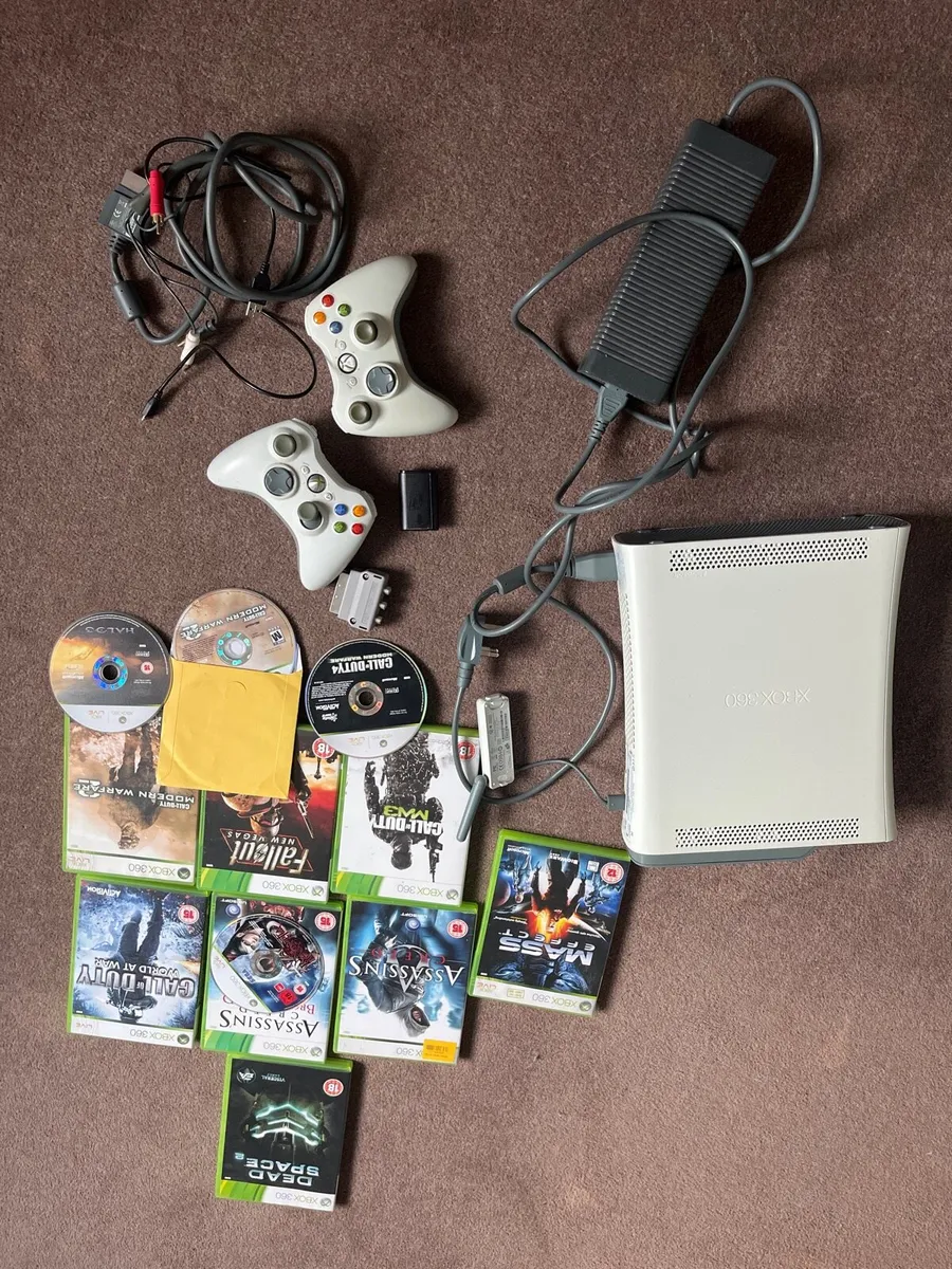 Xbox 360 plus games - Image 1