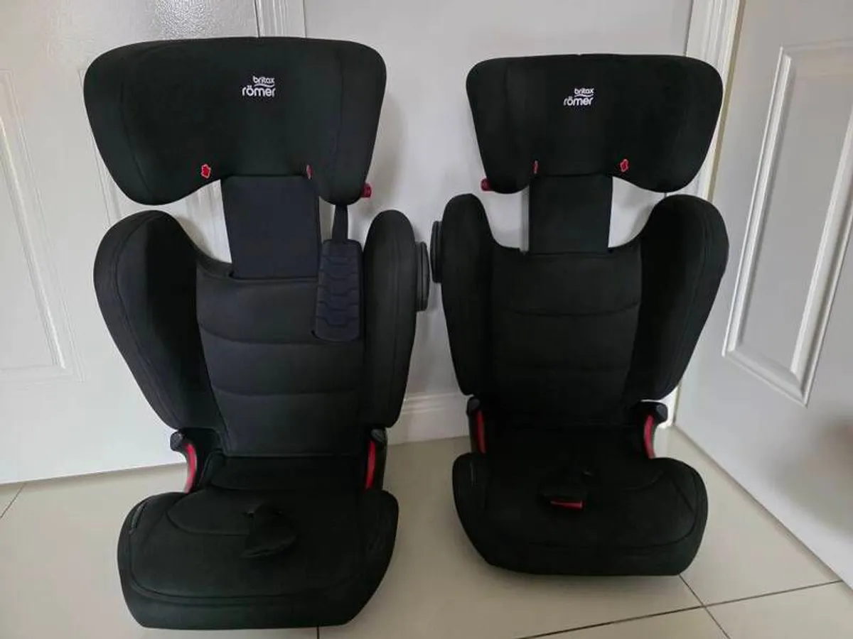 2 x Britax Romer Isofix car seats - Image 1
