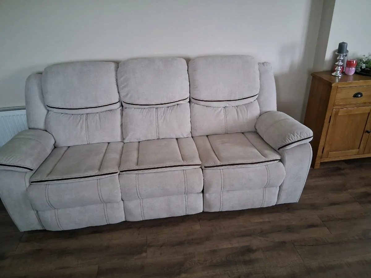Recliner sofa - Image 1