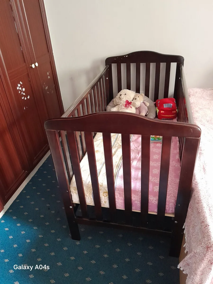 Baby cot - Image 1