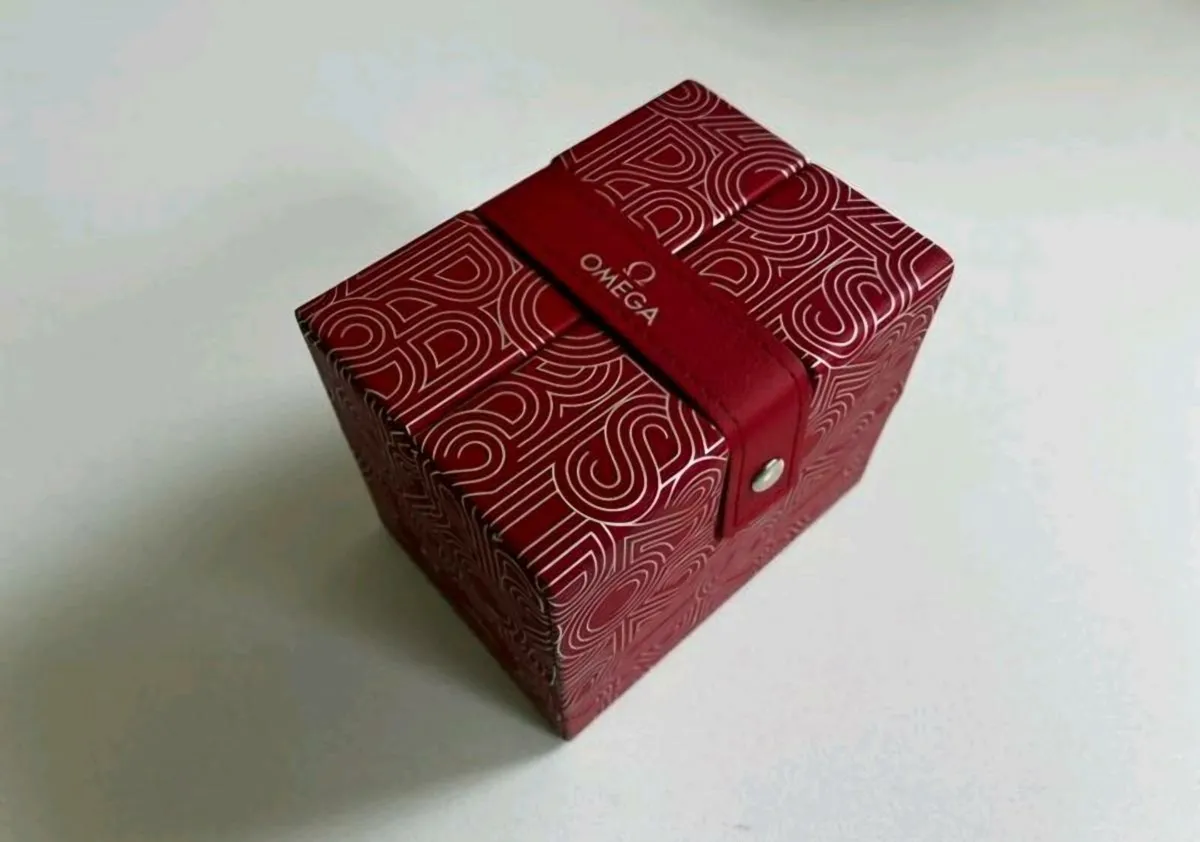 Omega box - Image 1