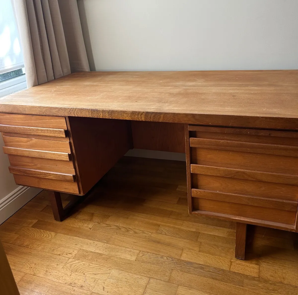 Office desk - Image 1