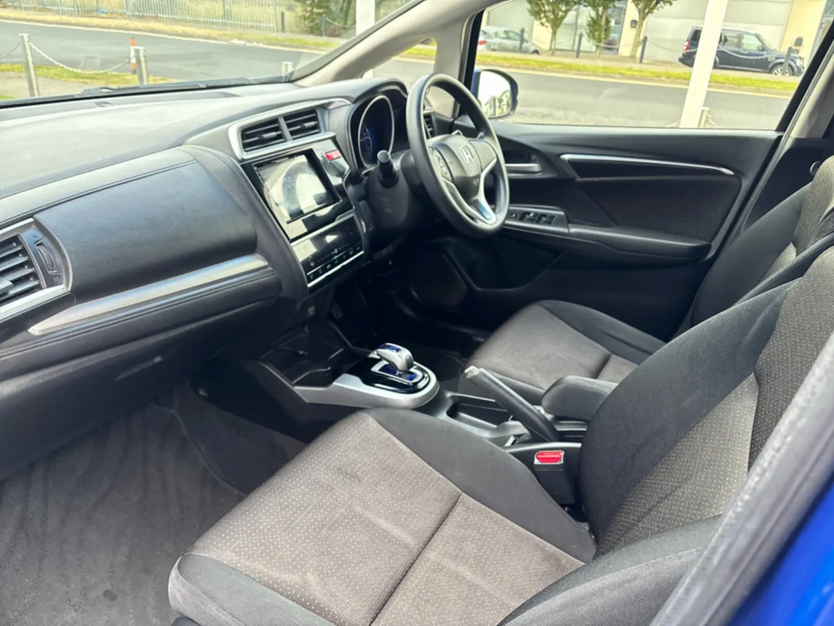 Honda Fit 1.5 Hybrid - Image 3