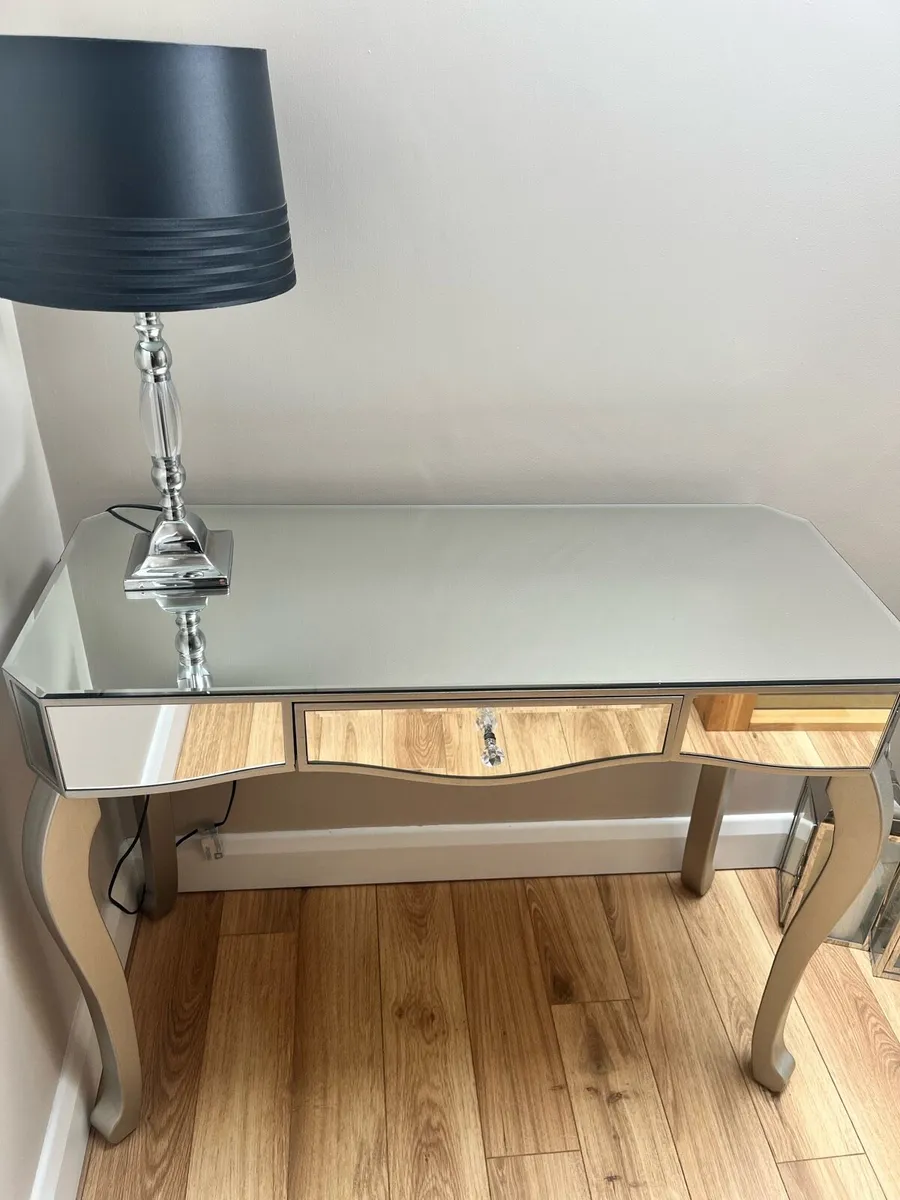 Console table - Image 1