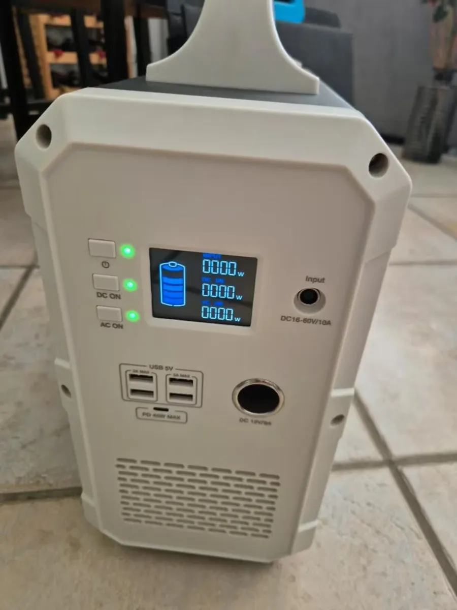 BLUETTI EB150 Power Station + PV120 Solar Panel - Image 1
