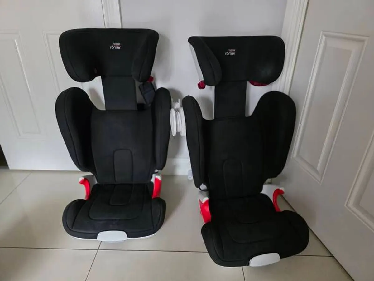 2 x Britax Romer Isofix car seats - Image 1