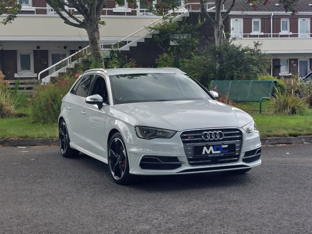 Audi S3 Sportback *Bang & Olufsen* 2016 - Image 2