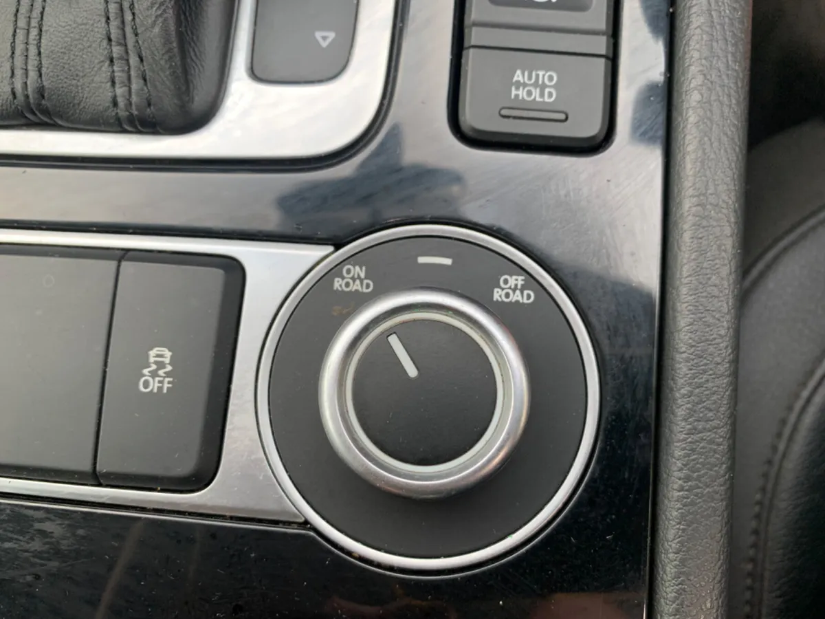 VW Touareg 3.0td 5 seater  Crew Cab Commercial - Image 3