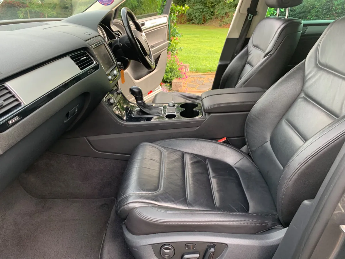 VW Touareg 3.0td 5 seater  Crew Cab Commercial - Image 2