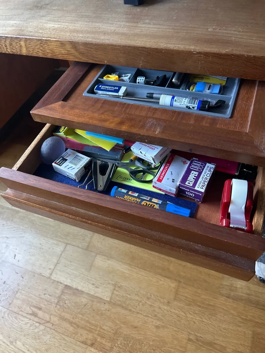 Office desk - Image 2