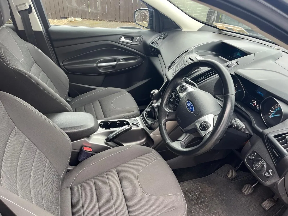 Ford Kuga 2014 2.0 TCDI ZETEC - Image 4