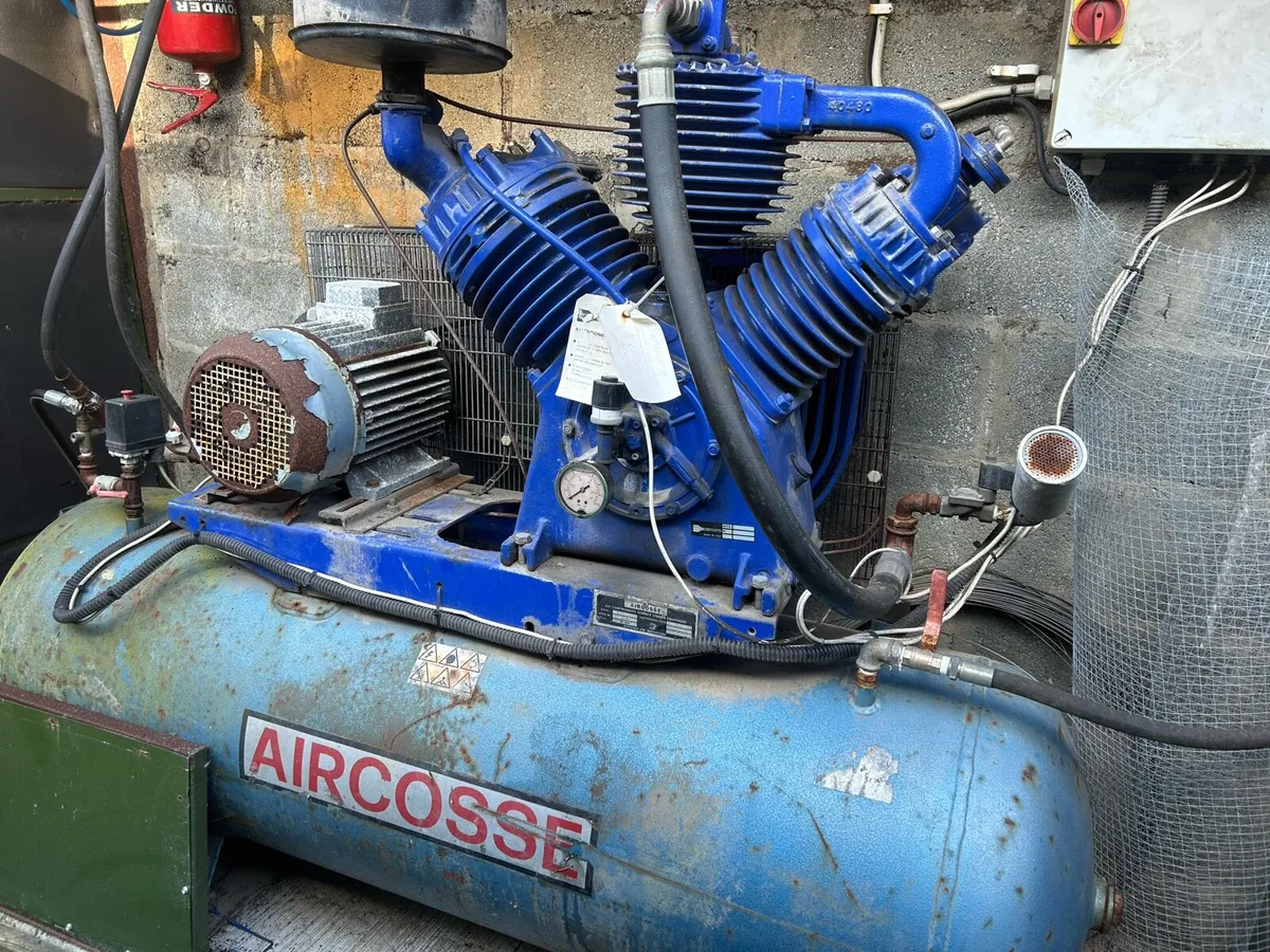 Aircrosse 425 litre compressor - Image 1