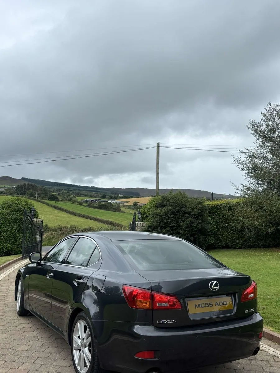 Lexus IS250 sport - Image 2