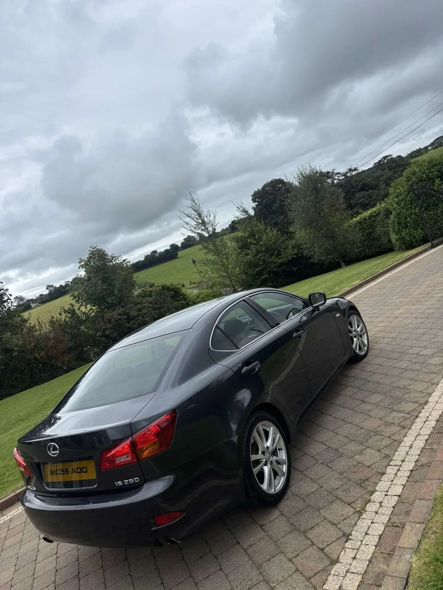 Lexus IS250 sport - Image 4