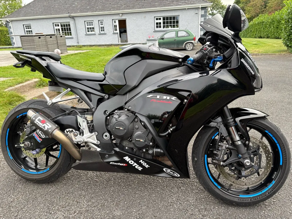 Honda CBR 1000 Fireblade. - Image 1