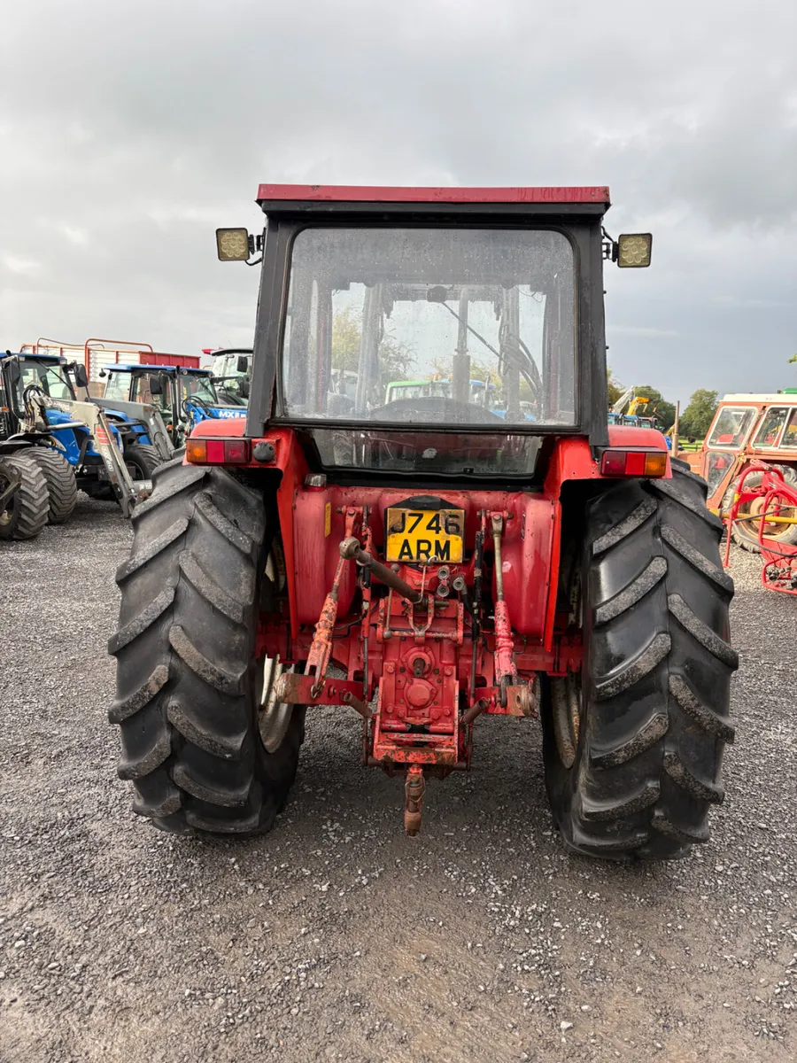 Case Tractor with quickie loader - Image 3