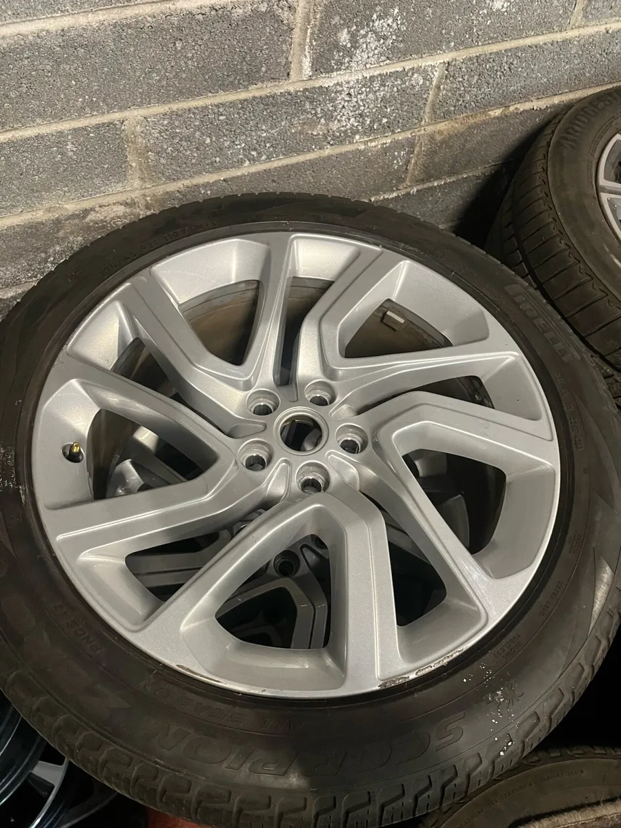 Range Rover alloys - Image 1