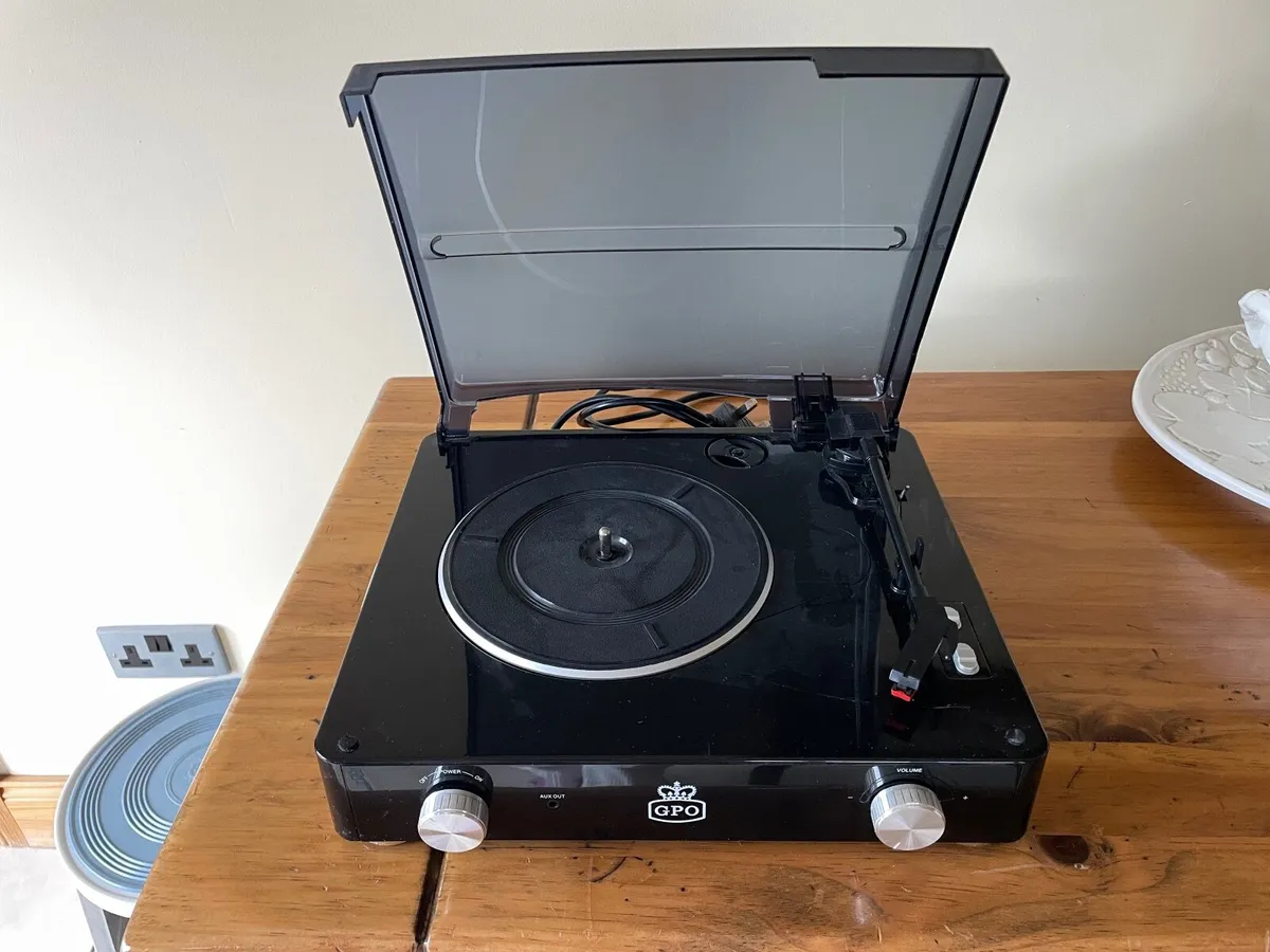 Record Player with Built in Speakers - Image 4