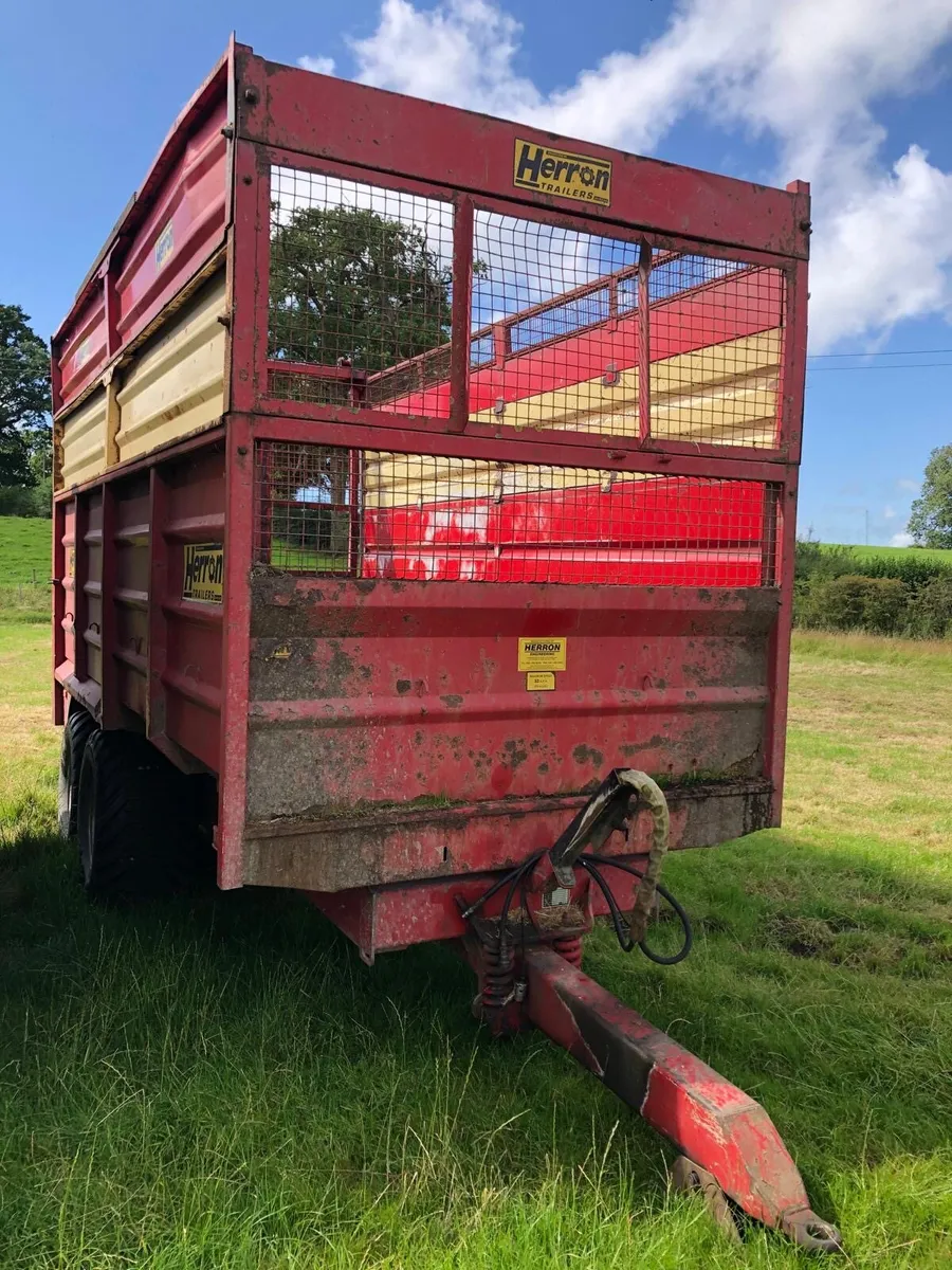 2010 Herron 12t silage trailer 550 wheels - Image 3