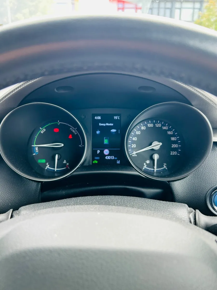 Toyota C-HR 2022 - Image 2
