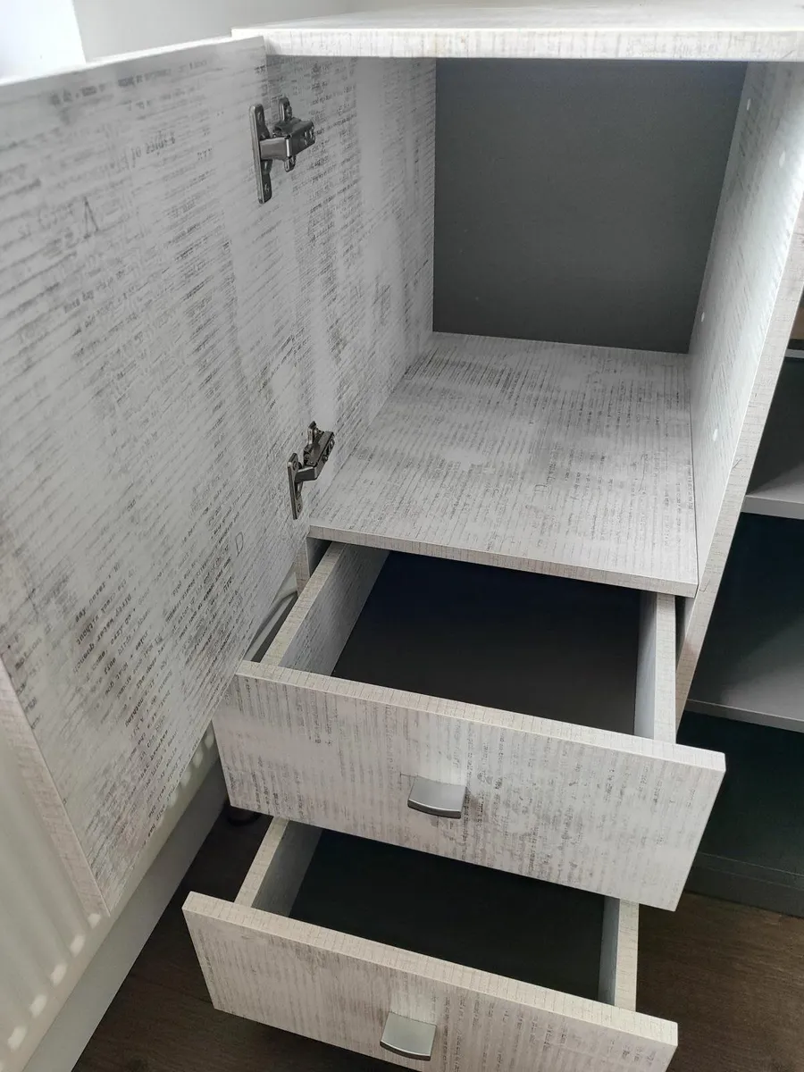 Desk table & Chair - Image 1