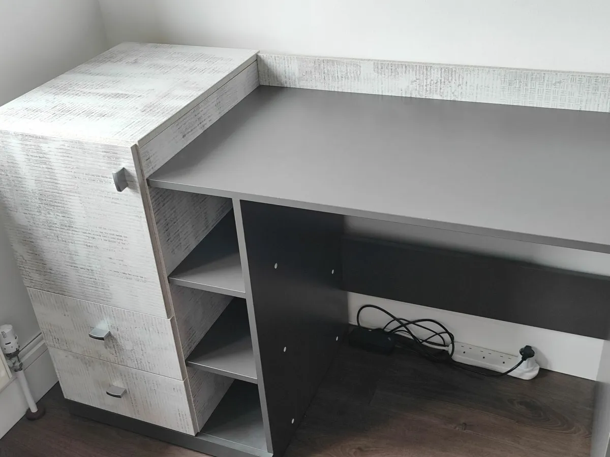 Desk table & Chair - Image 3
