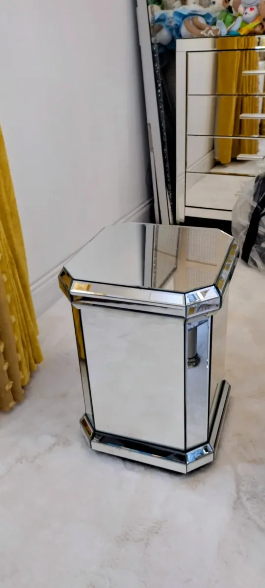Mirror plinth /pedestal. - Image 1