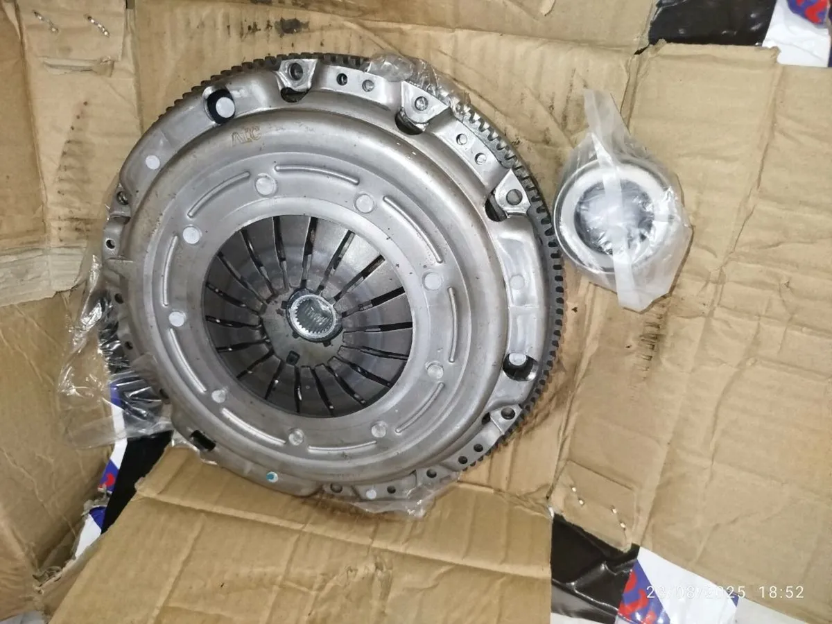 VW GOLF CLUTCH KIT & FLYWHEEL SOLID MASS GOLF MK V - Image 1