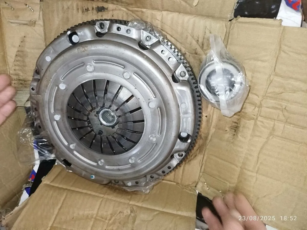 VW GOLF CLUTCH KIT & FLYWHEEL SOLID MASS GOLF MK V - Image 2