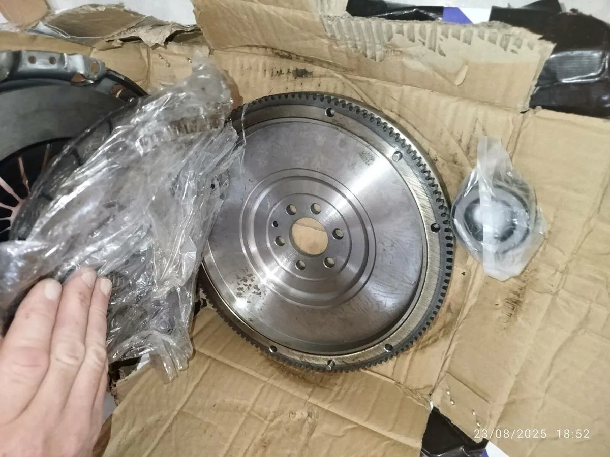 VW GOLF CLUTCH KIT & FLYWHEEL SOLID MASS GOLF MK V - Image 4