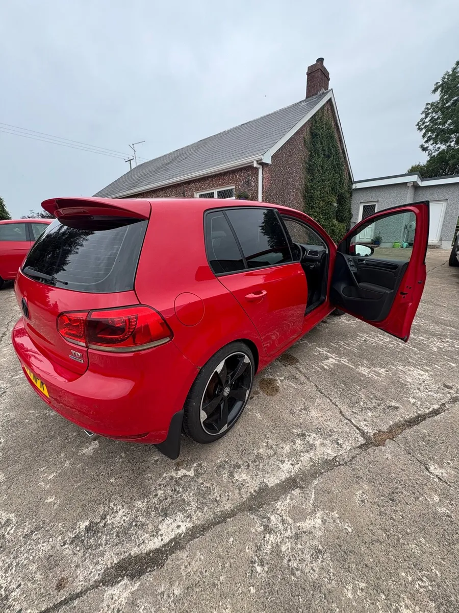 Volkswagen Golf 2011 - Image 2
