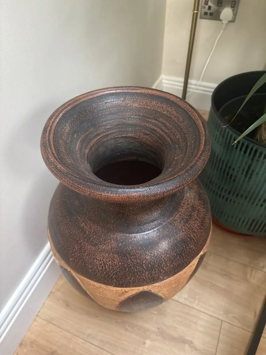 Large Ceramic Grecian style ceramic urn - Image 2