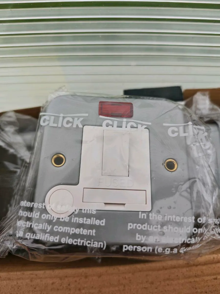 Switched fused 13A fused connection - Image 1