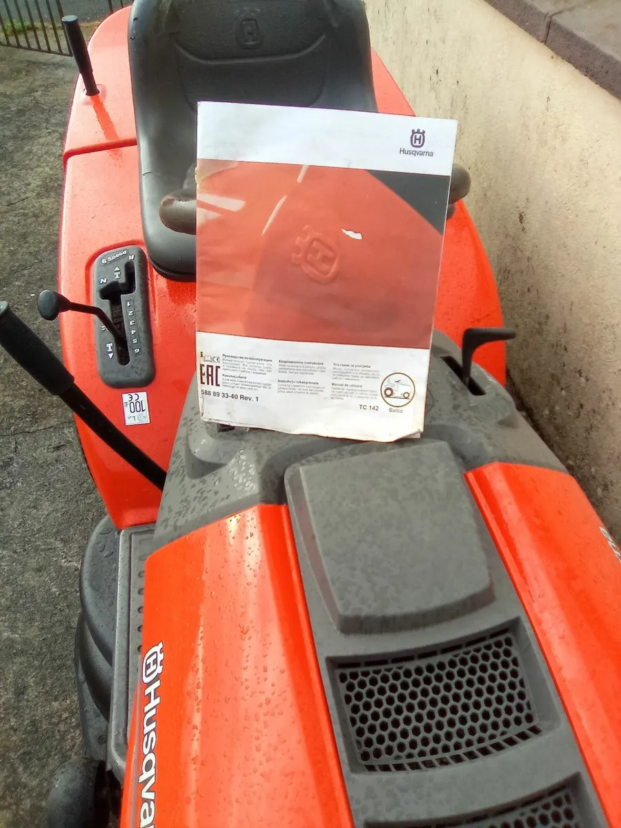Husqvarna ride on lawnmower - Image 2