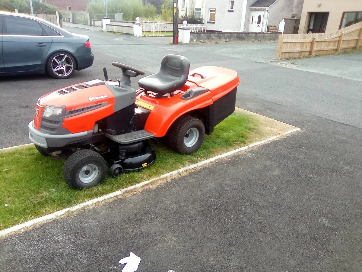 Husqvarna ride on lawnmower - Image 3