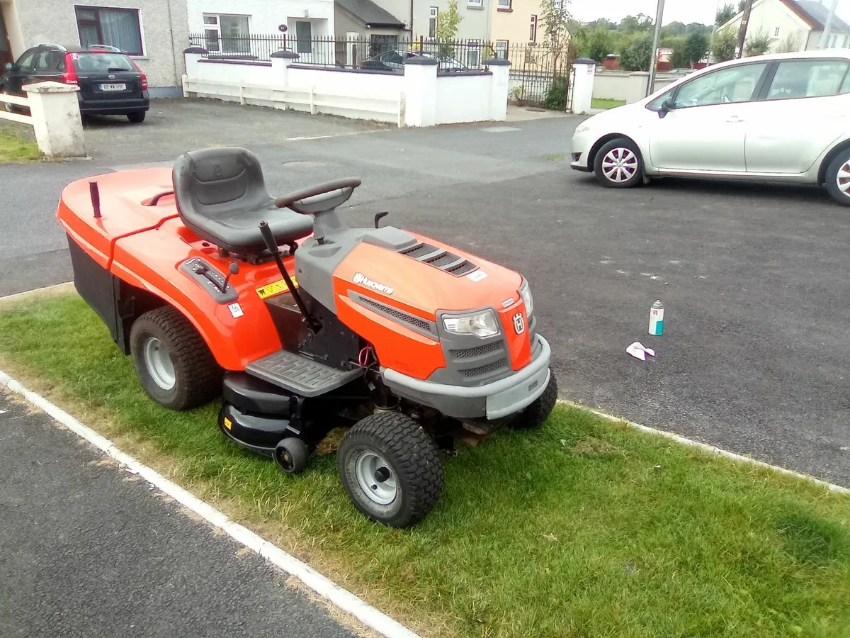 Husqvarna ride on lawnmower - Image 1