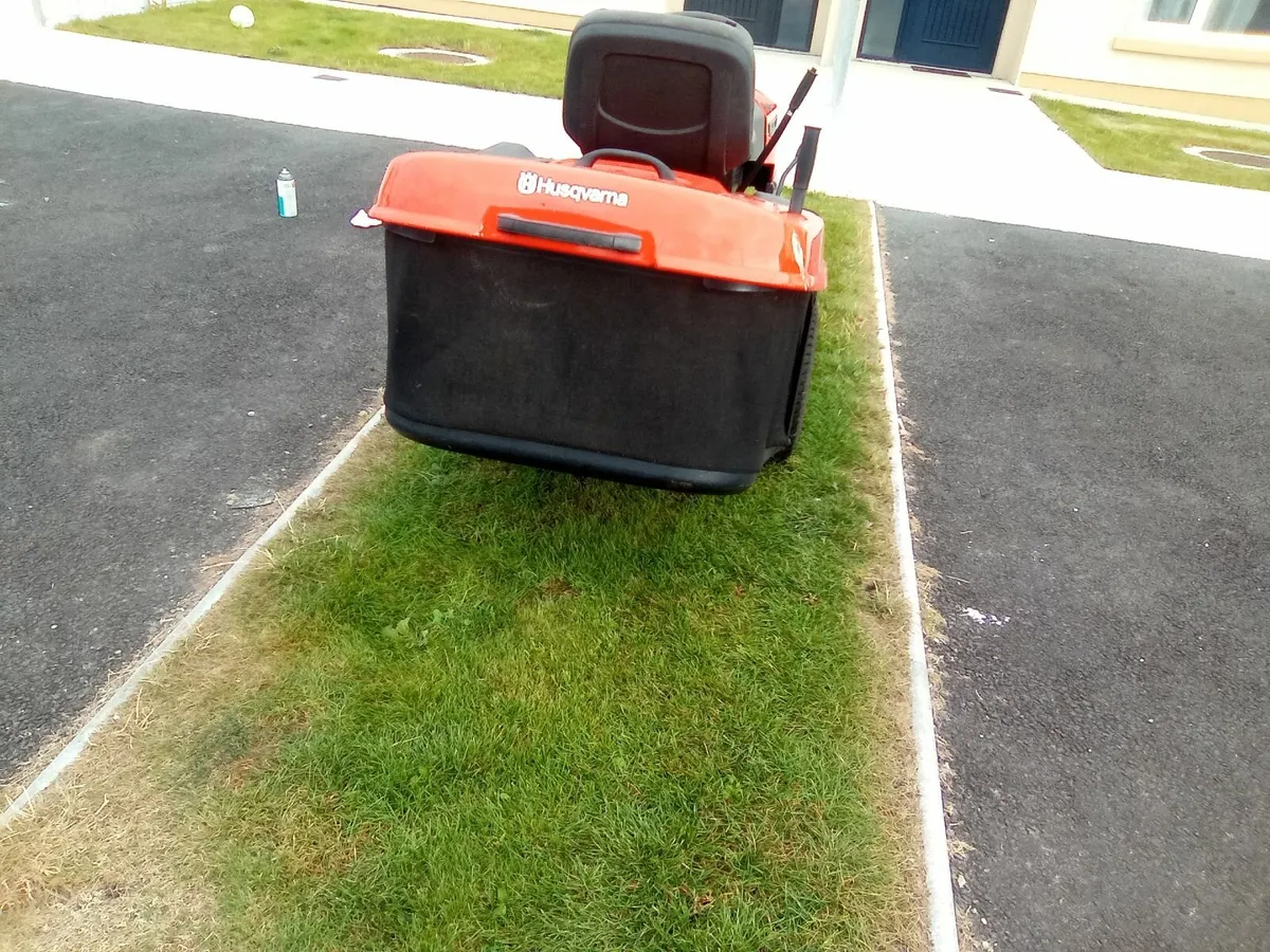 Husqvarna ride on lawnmower - Image 4