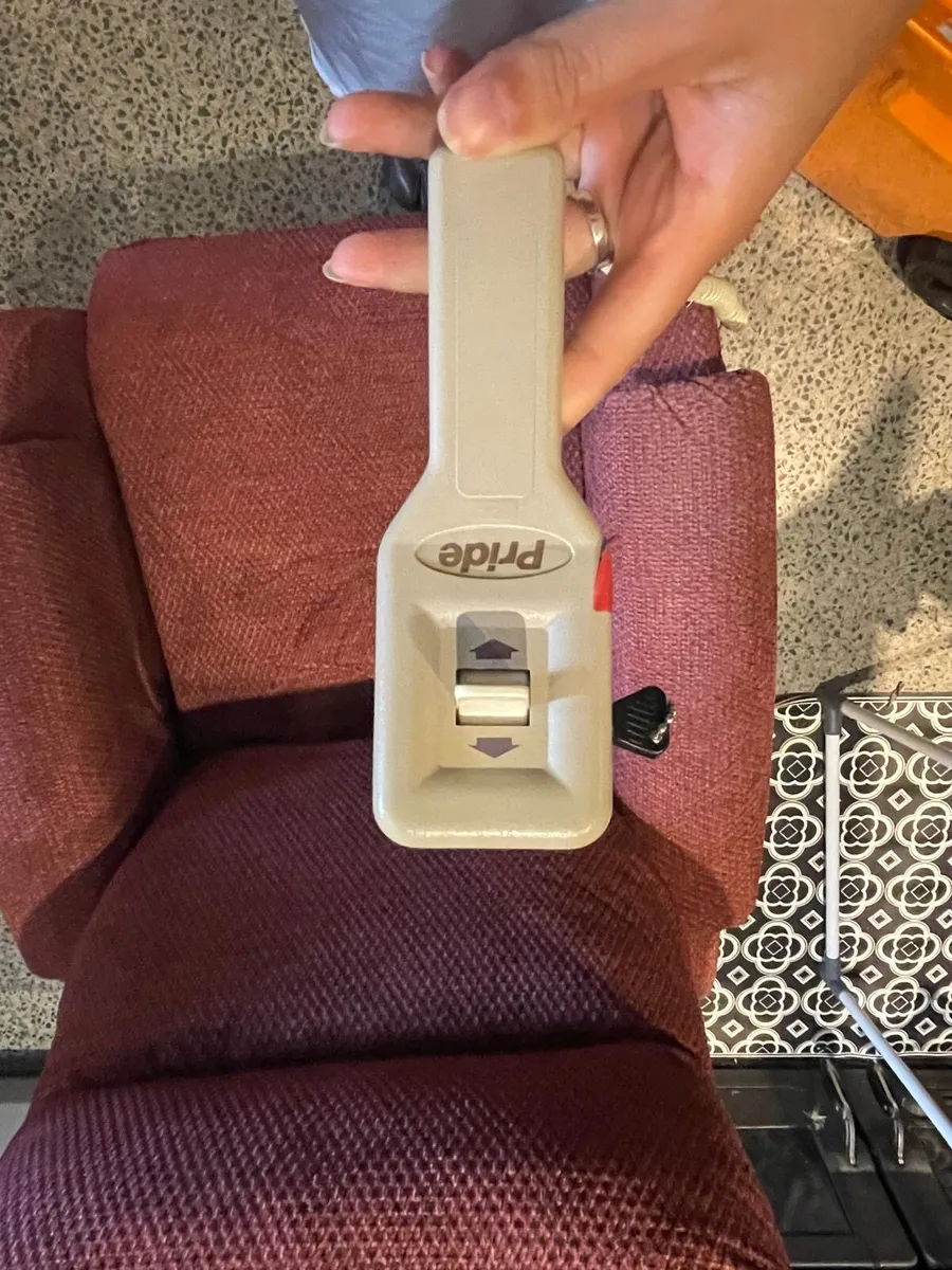 Electric riser recliner mobility chair - Image 3