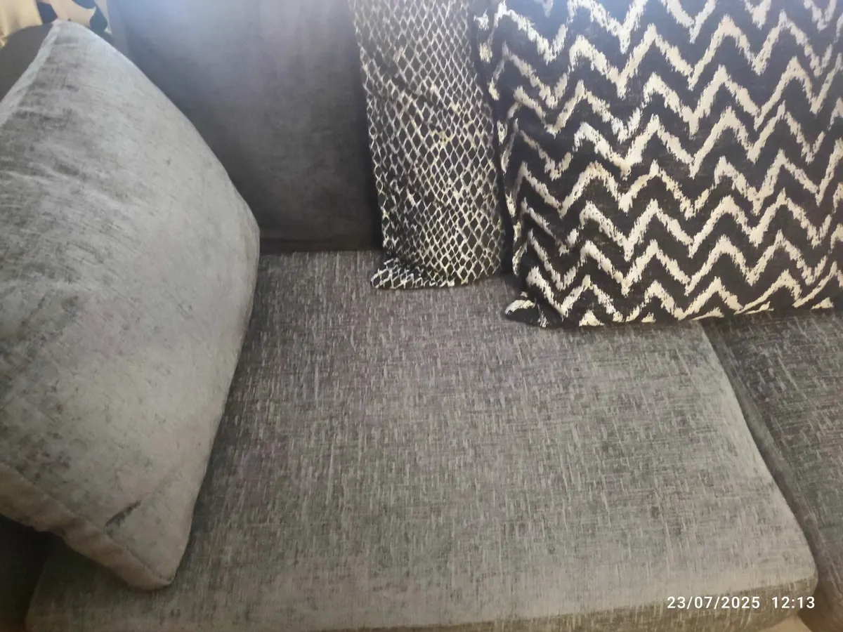 Like new. 3 seater couch - Image 4