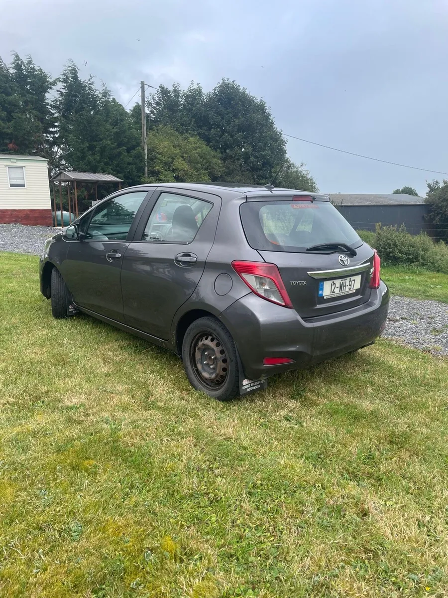 Toyota Yaris 2012 - Image 2