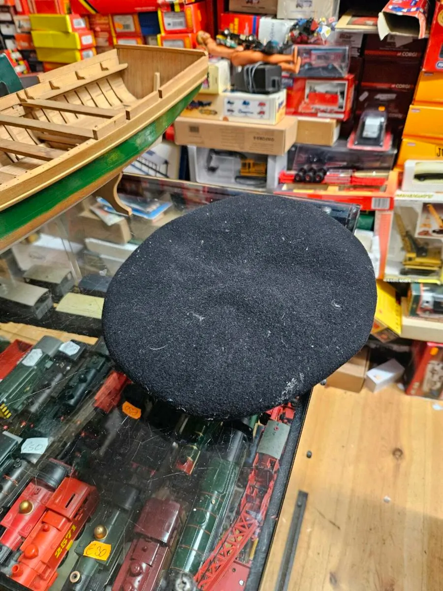 Vintage Irish Army Defence Forces Beret - Image 1