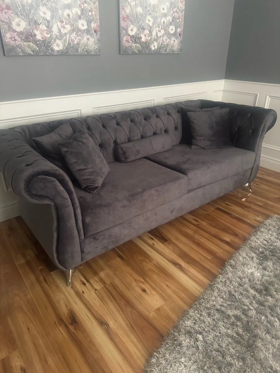Chesterfield 2-3 - Image 1