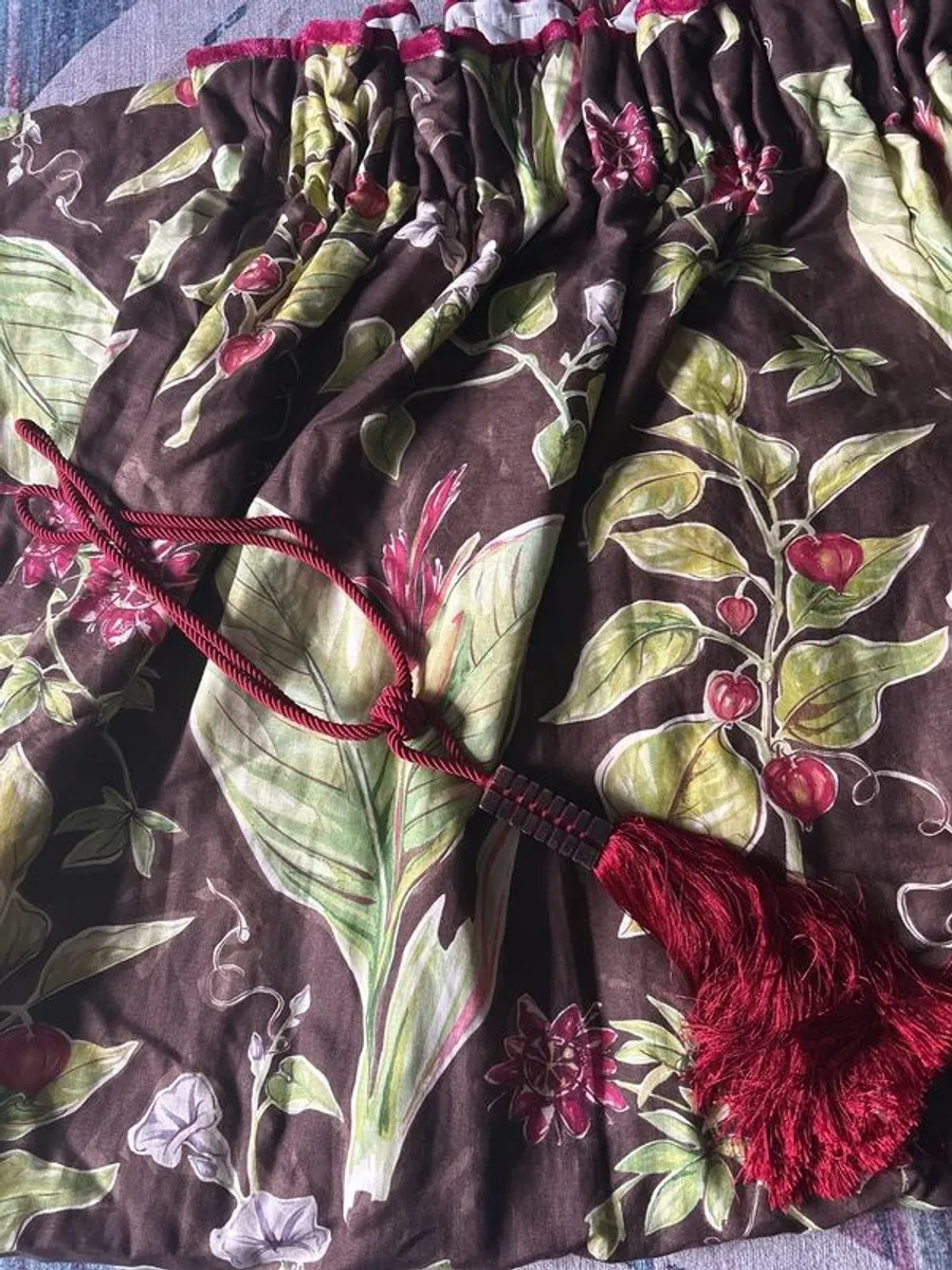 curtains - Image 1