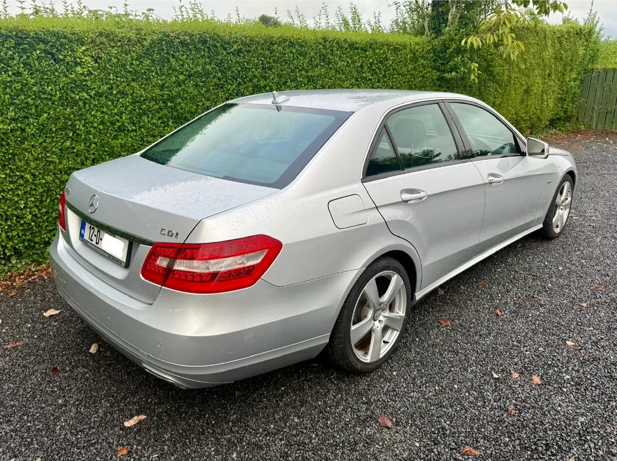 Mercedes-Benz E-Class 2012 - Image 3
