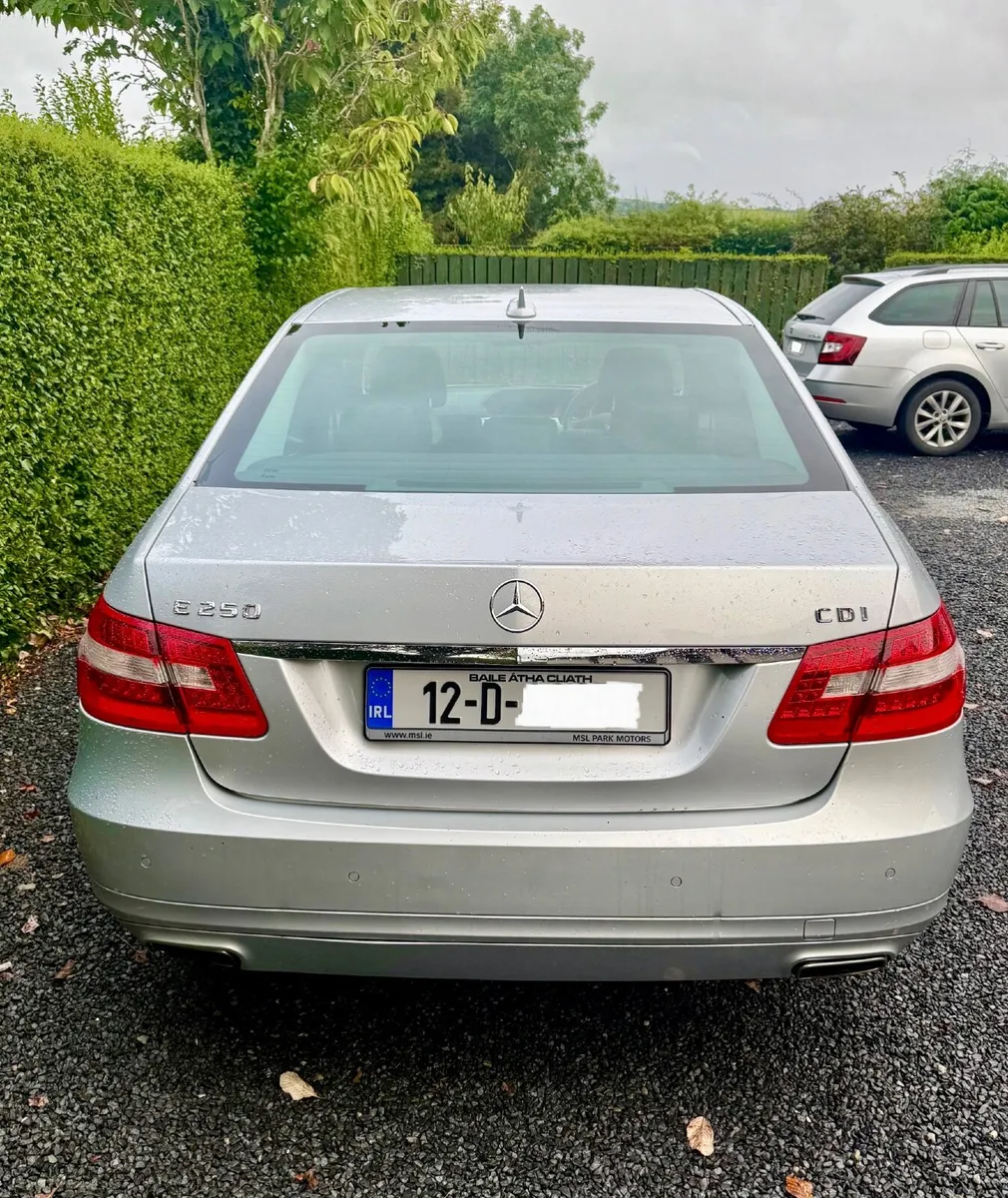 Mercedes-Benz E-Class 2012 - Image 4