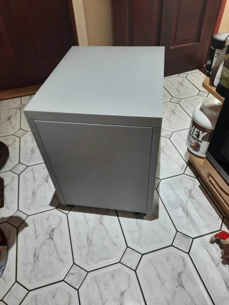 Pedestal - Image 2