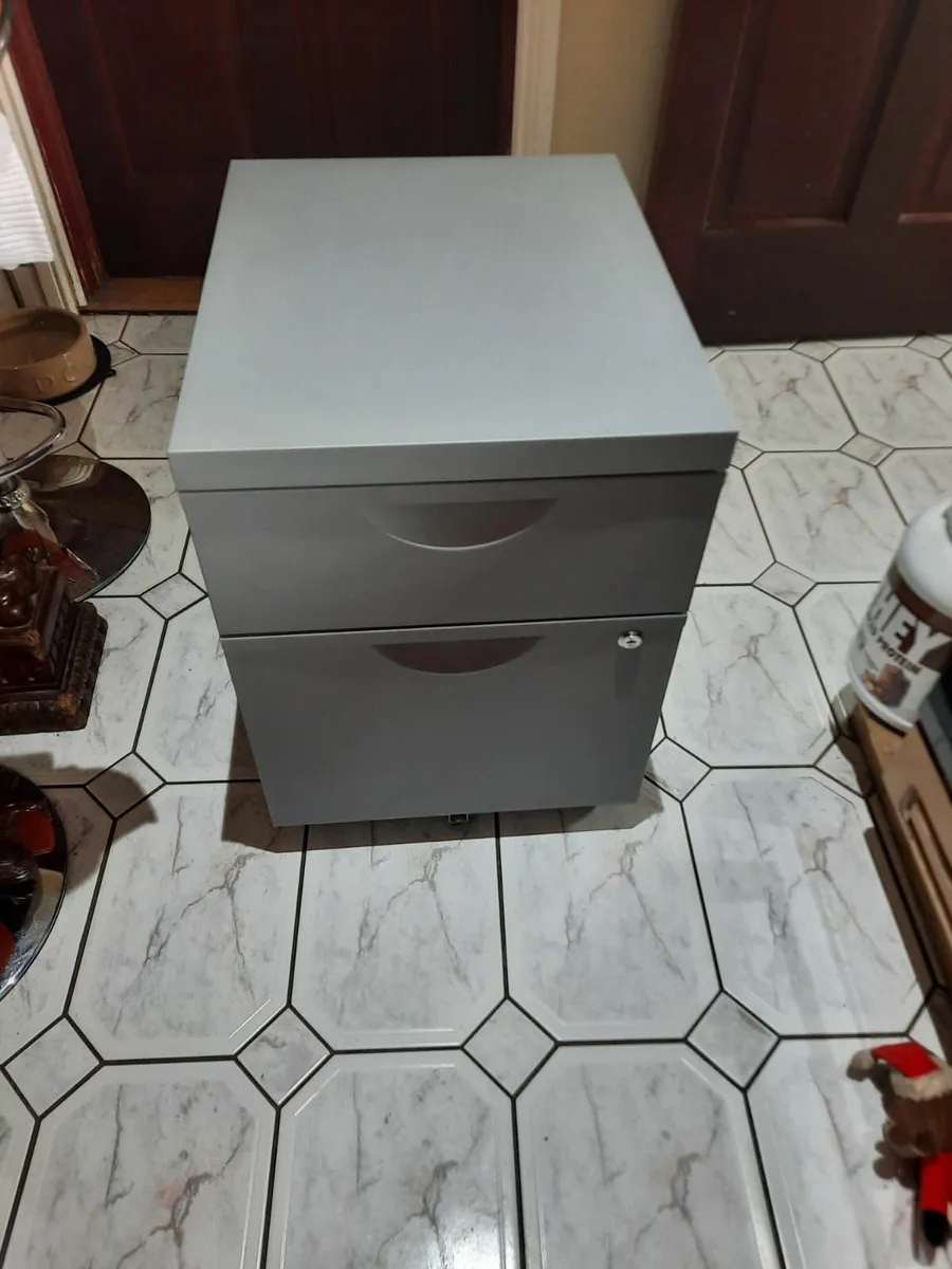 Pedestal - Image 4