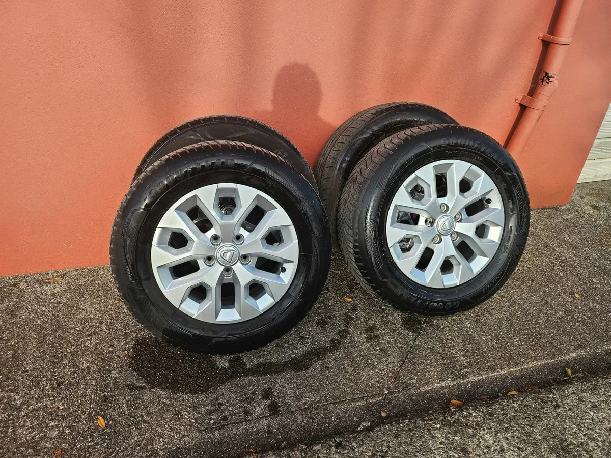 Dacia Duster Alloy Wheels with tyres - Image 1