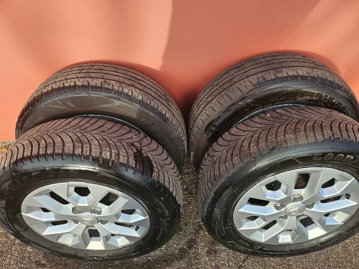 Dacia Duster Alloy Wheels with tyres - Image 2