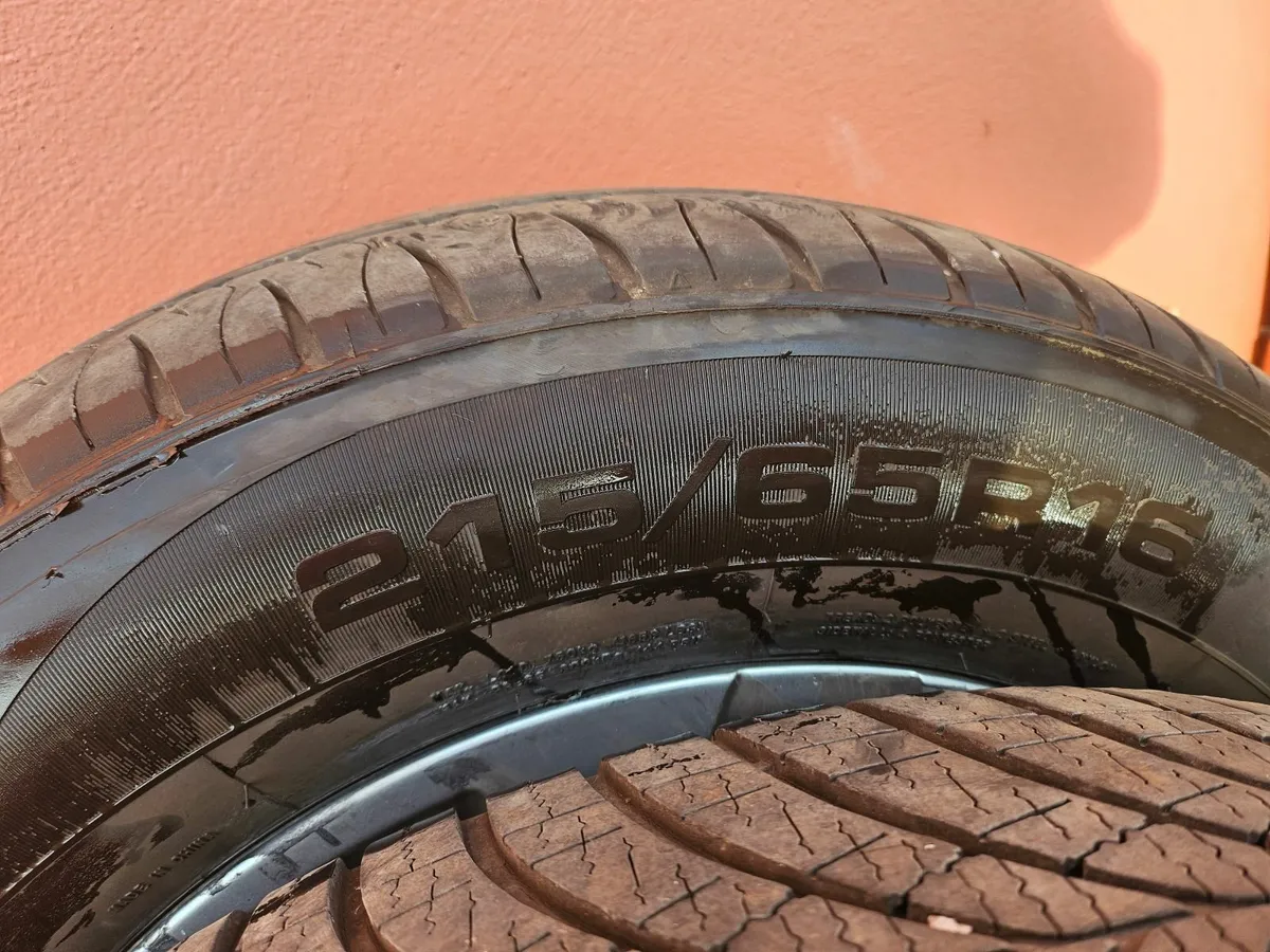 Dacia Duster Alloy Wheels with tyres - Image 3